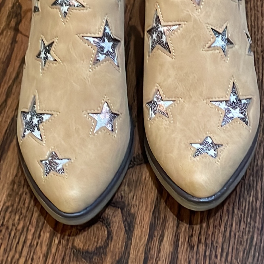 Seven7 Women's Austin Nubu Rockstar Ankle Boot Pointed Toe with Superstar - Picture 6 of 9